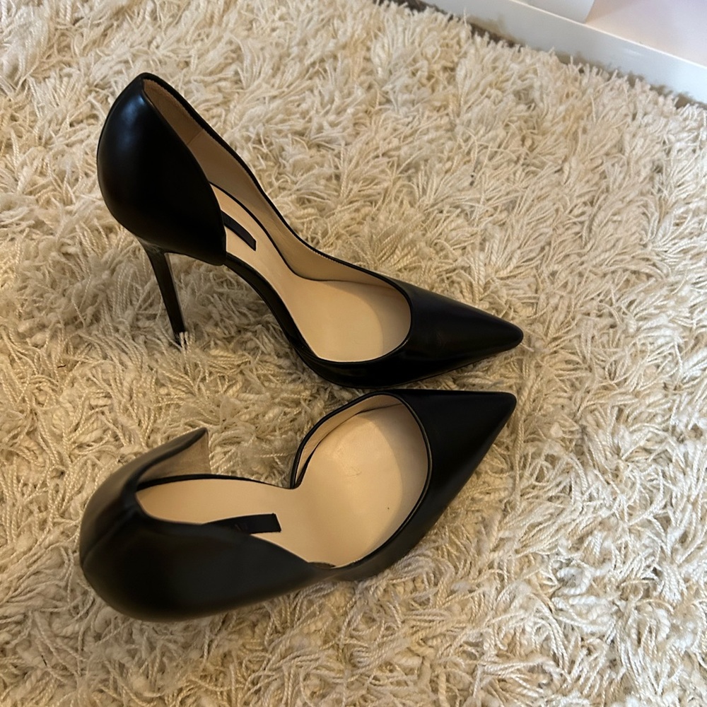 Black pumps new condition